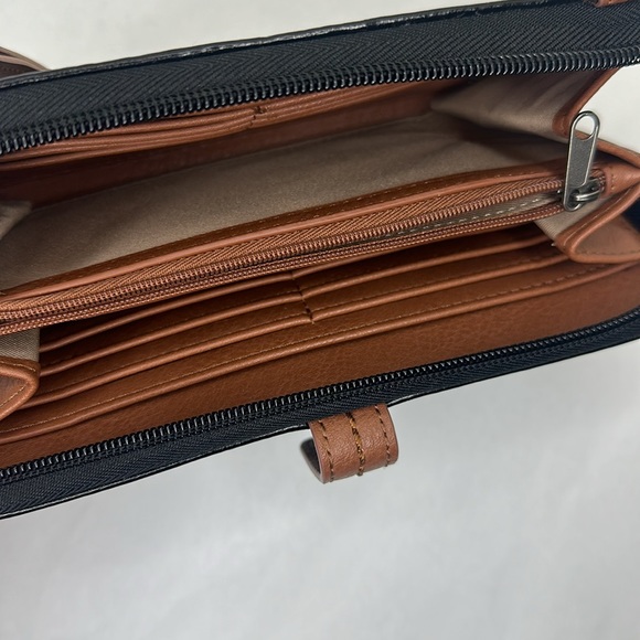 The Sak Zippered Wallet - Picture 4 of 5